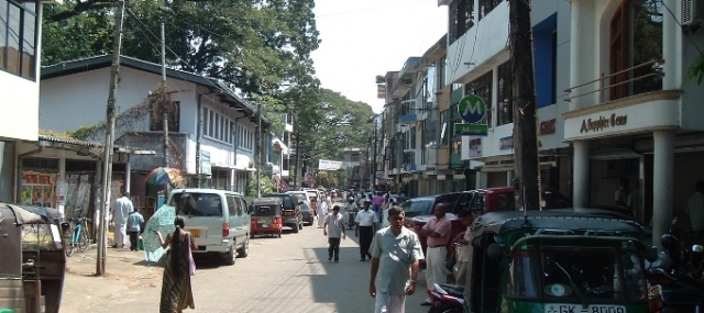 Ratnapura-shops1_680x303